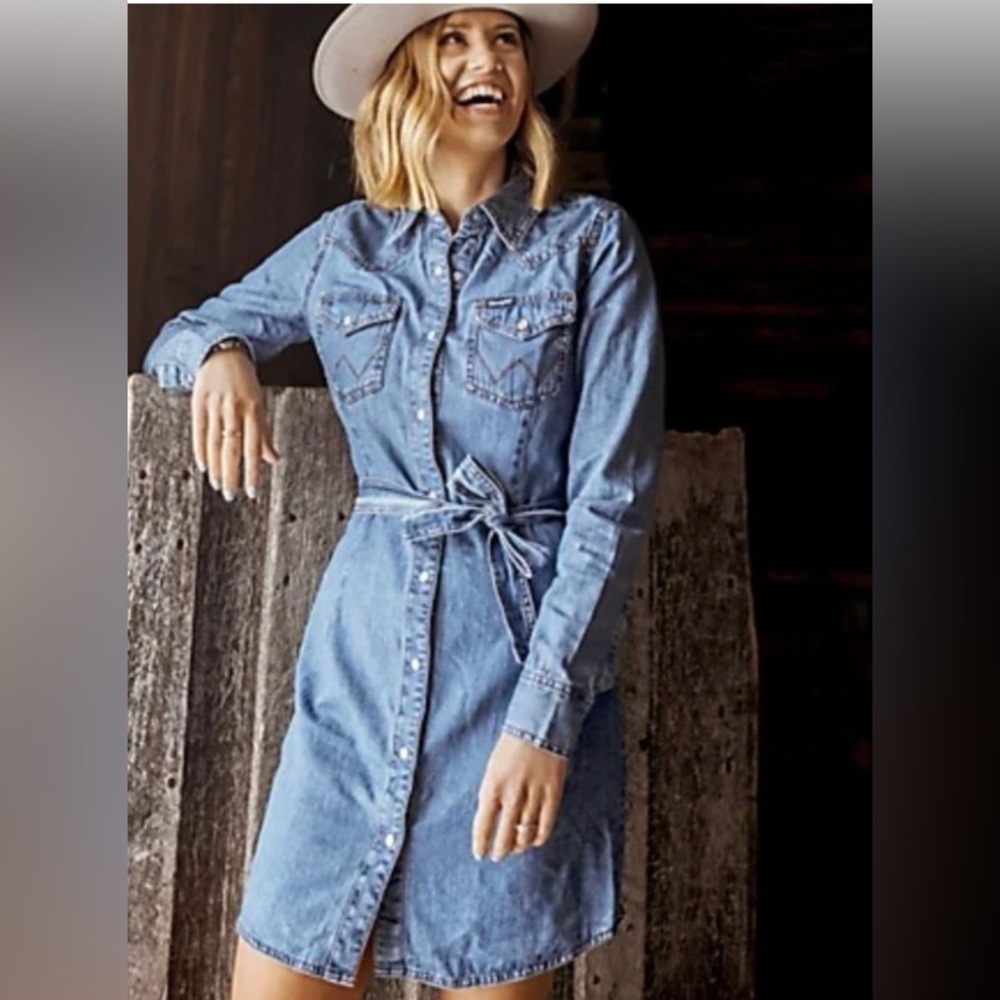 Wrangler pearl button long sleeve Jean dress